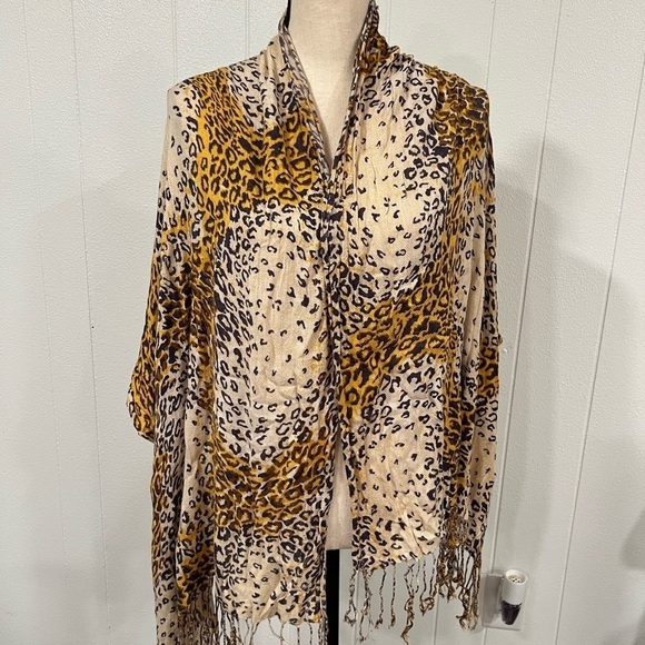3/$15🎈Animal leopard design print oversized scarf pashmina or shall w/ fringes - Picture 5 of 11